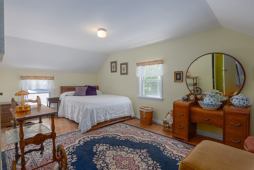 More Photos Of 73 Little York Rd, Warwick Garden Center For Sale