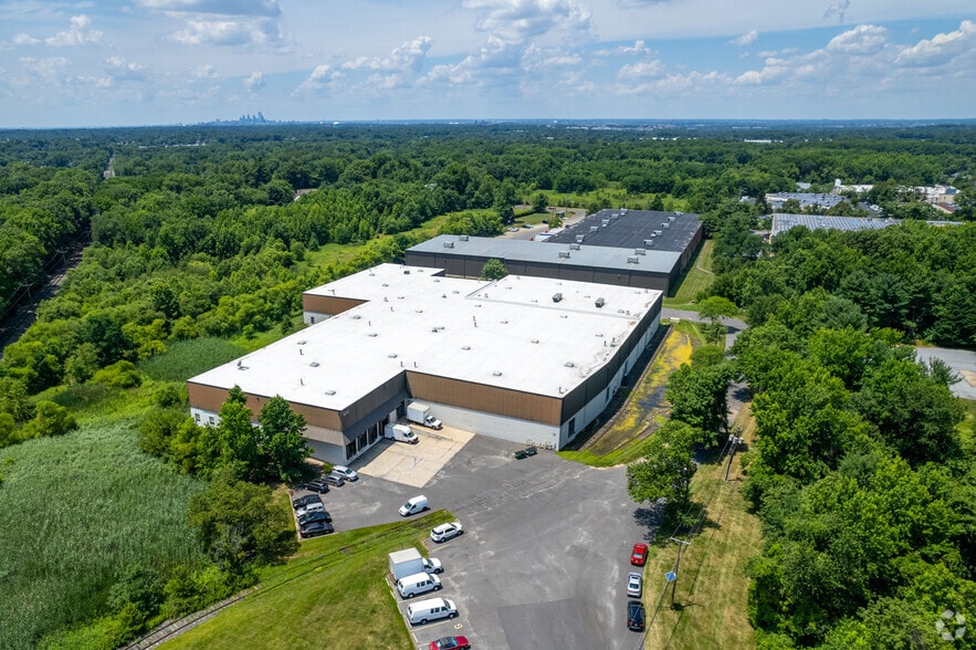 More Photos Of 600 Glen Ct, Moorestown Warehouse For Lease
