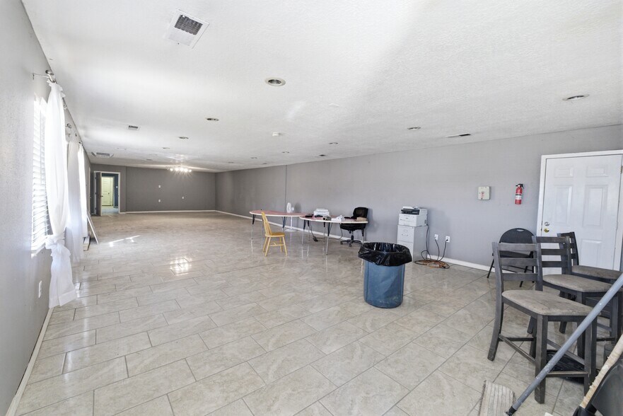 More Photos Of 606 Romero St, Belen Flex For Sale