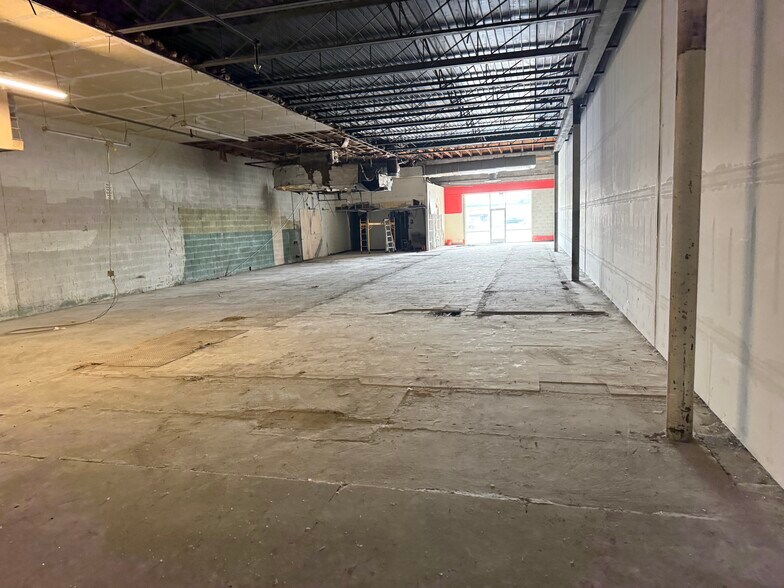 More Photos Of 11811 E 8 Mile Rd, Warren General Retail For Lease