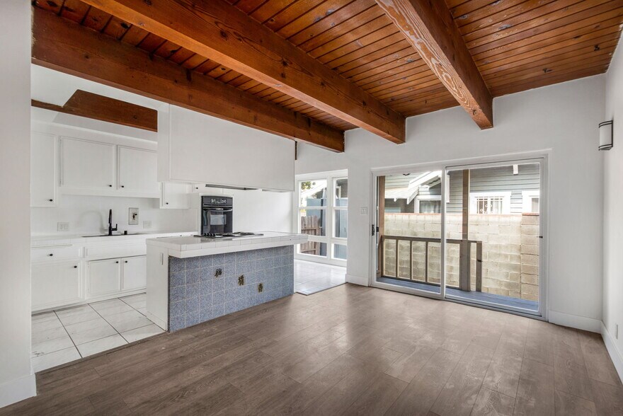 More Photos Of 125 E Buckthorn St, Inglewood Apartments For Sale