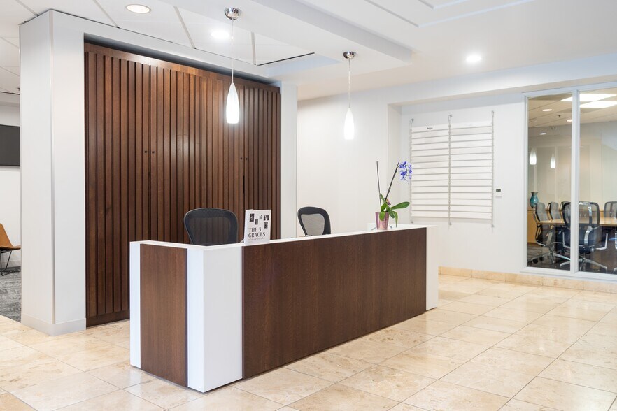 More Photos Of 5 Centerpointe Dr, Lake Oswego Coworking Space