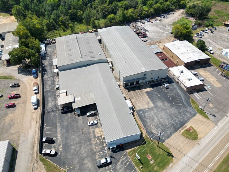 More Photos Of 2307 E Erwin St, Tyler Distribution For Sale