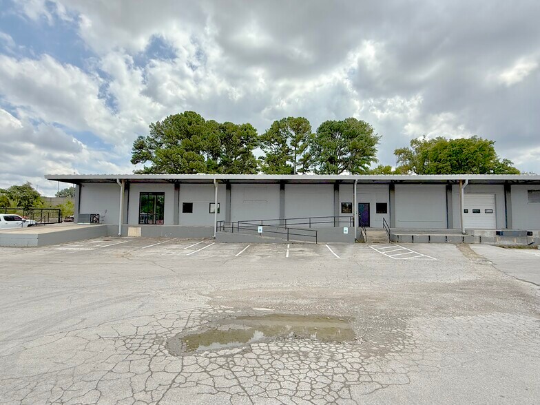 More Photos Of 423 Westover Dr, Columbia Industrial For Lease
