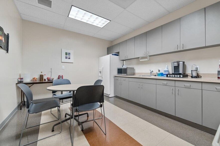 More Photos Of 8124 Flintridge Rd, Little Rock Medical For Sale