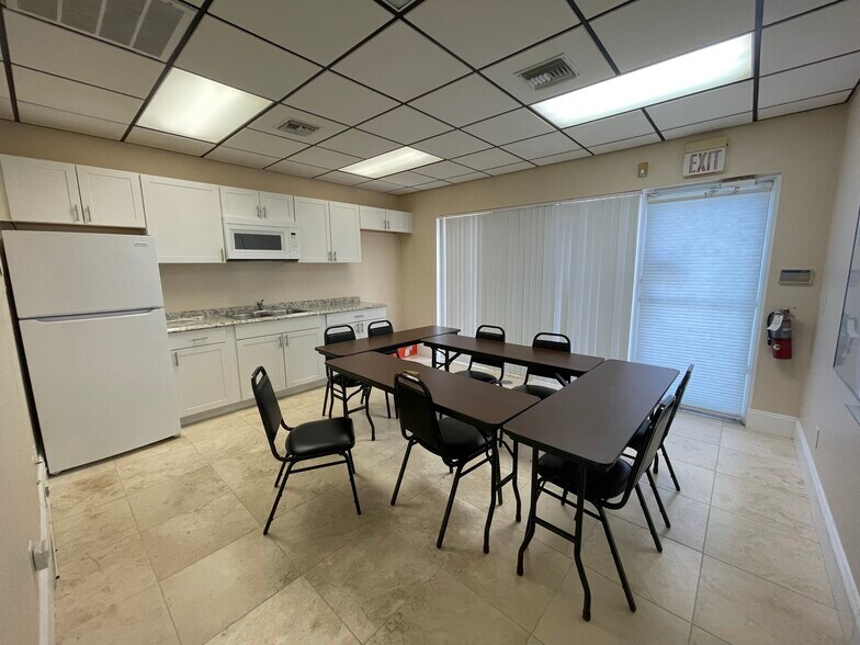 More Photos Of 3975 20th St, Vero Beach Medical For Lease