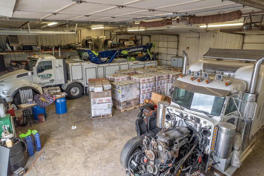 More Photos Of 267 N Graham St, Bowling Green Light Distribution For Sale