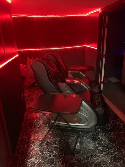 More Photos Of 6550 Parkland Ave, Cincinnati Movie Theatre For Sale