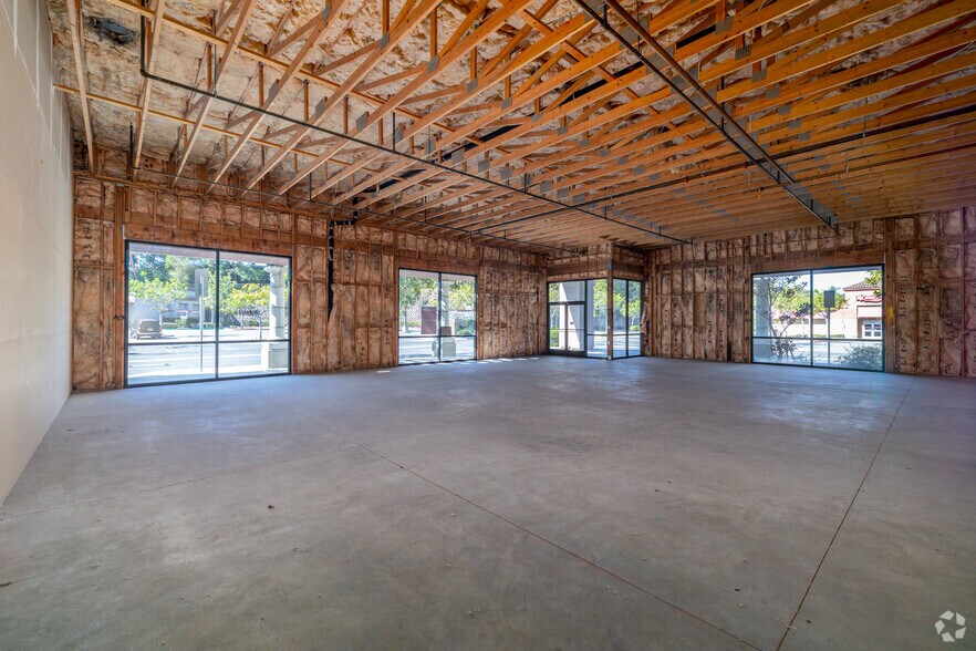 More Photos Of 640 Hacienda Dr, Vista Storefront For Sale