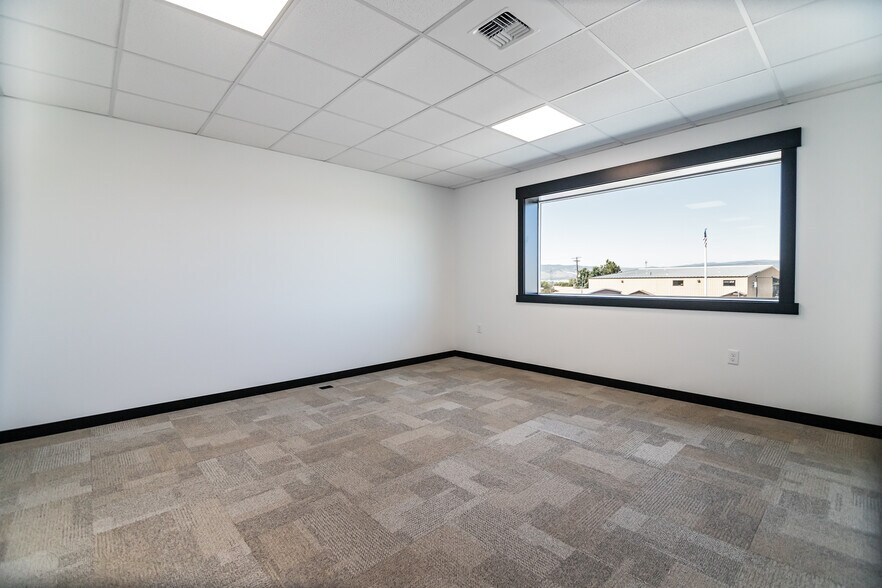 More Photos Of 1111 W Bowers Road, Ellensburg Airplane Hangar For Lease