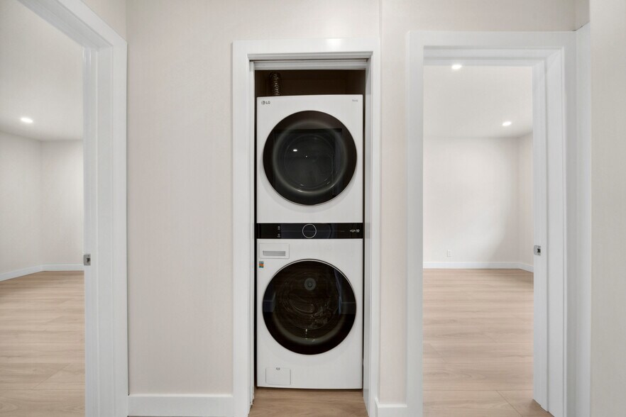 More Photos Of 1805 Clay St, Newport Beach Apartments For Sale