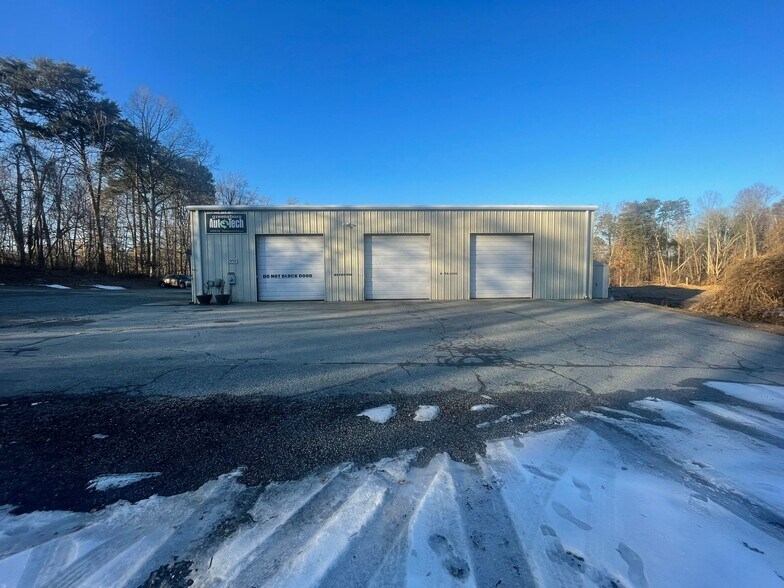 More Photos Of 2050 Fleming Rd, Greensboro Warehouse For Lease