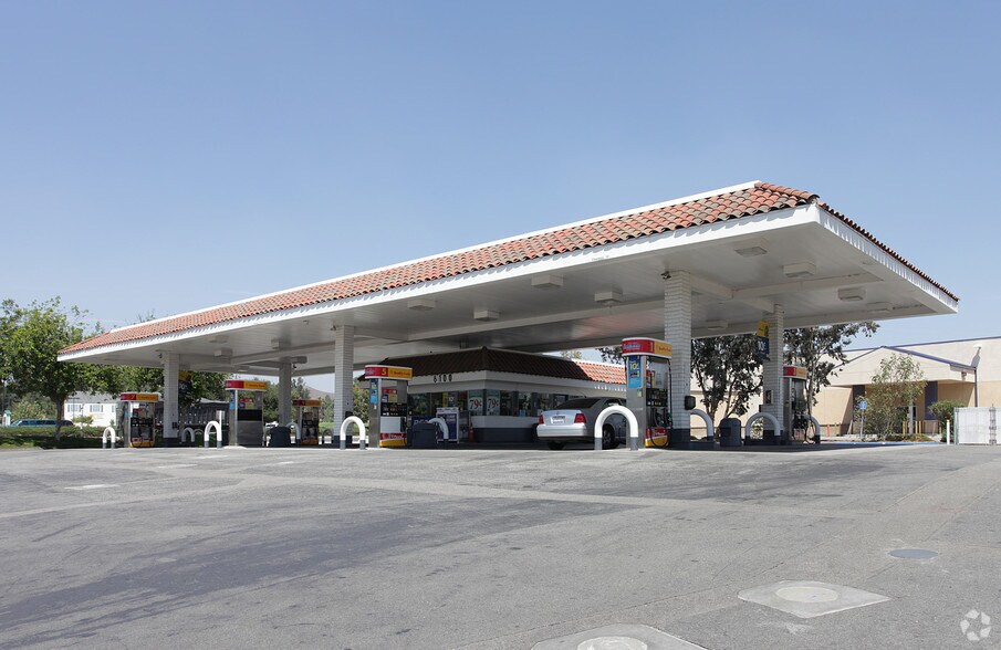 More Photos Of 8032 Limonite Ave, Riverside Unknown For Lease