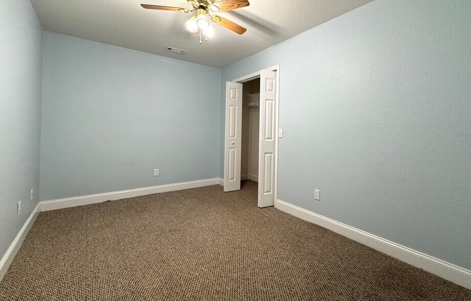 More Photos Of 144 Commerce Pky, Cornelia Flex For Sale