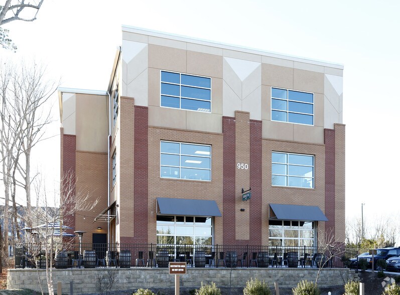 More Photos Of 950 Windy Rd, Apex Medical For Lease