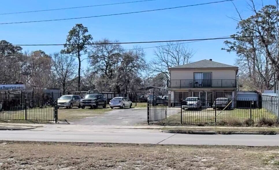 More Photos Of 11611 Homestead Rd, Houston Freestanding For Lease