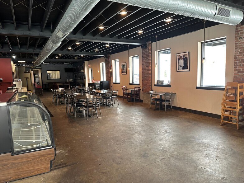 More Photos Of 444 3rd St, Niagara Falls Office For Lease