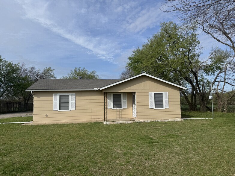 More Photos Of 301 FM 2738, Alvarado Industrial For Lease