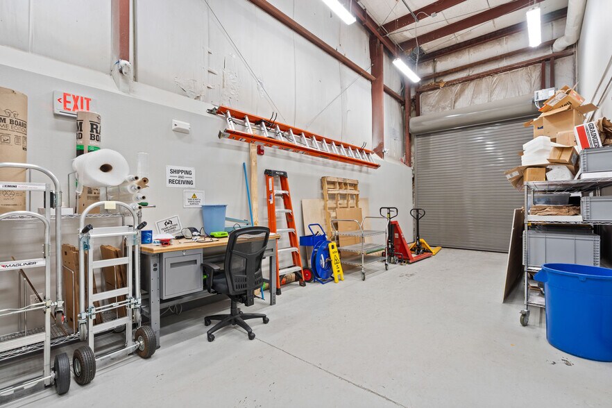 More Photos Of 313-315 Edge Ave, Valparaiso Office For Sale