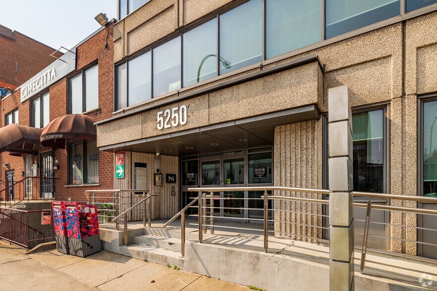 More Photos Of 5250 Boul Décarie, Montréal Office For Lease
