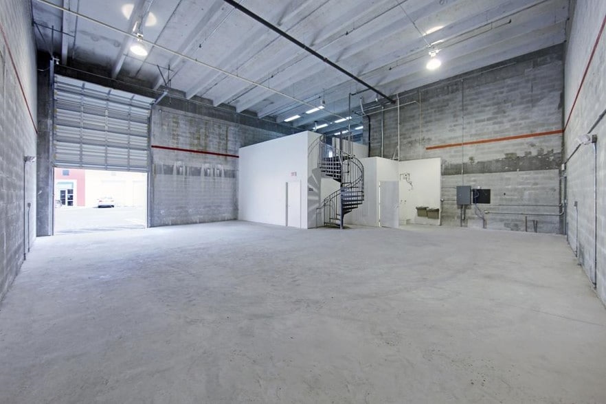 More Photos Of 2355 NW 70th Ave, Miami Warehouse For Lease
