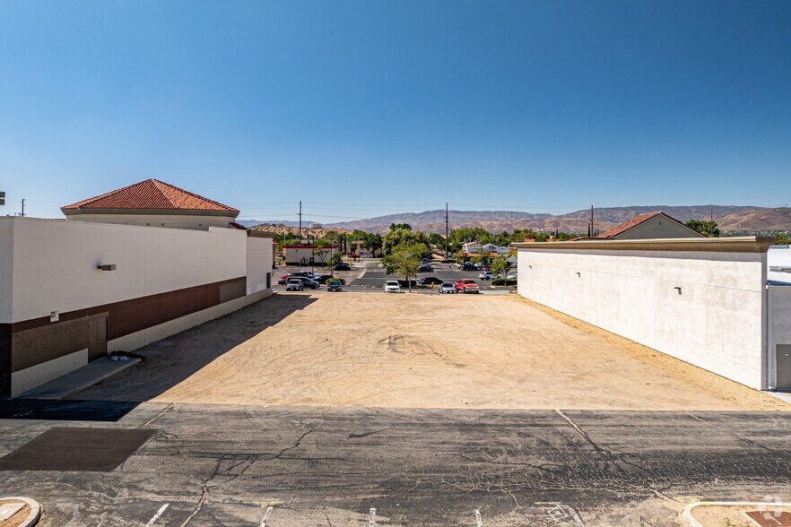 Primary Photo Of 4105 W Avenue L, Lancaster Freestanding For Lease