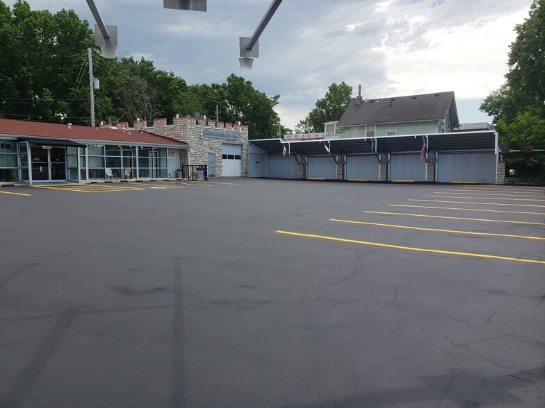 More Photos Of 1109-1111 Westport Rd, Kansas City Auto Dealership For Sale