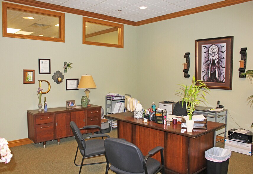 More Photos Of 2101 W Chesterfield Blvd, Springfield Office For Sale