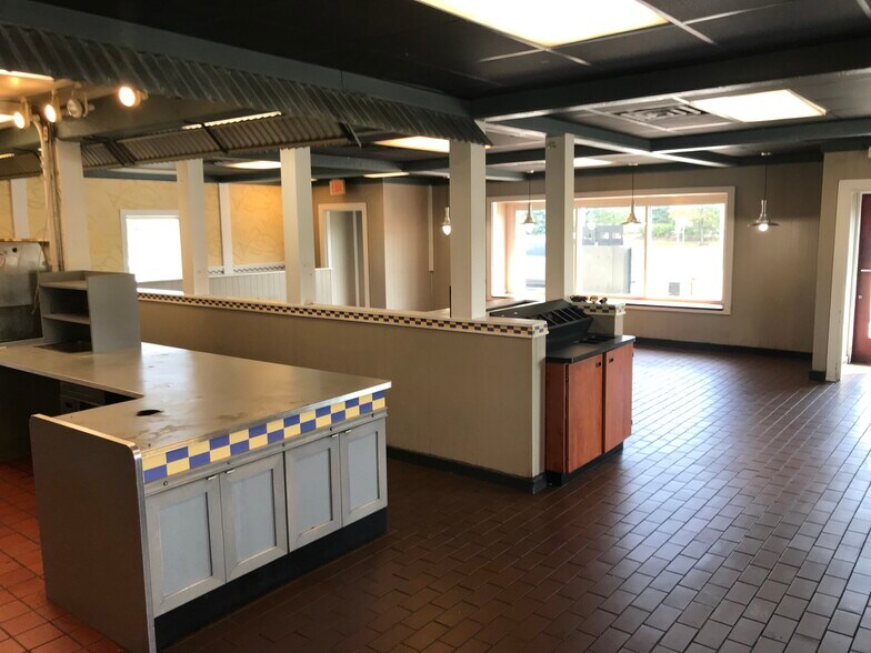 More Photos Of 800 Irving Park Rd, Hanover Park General Retail For Sale