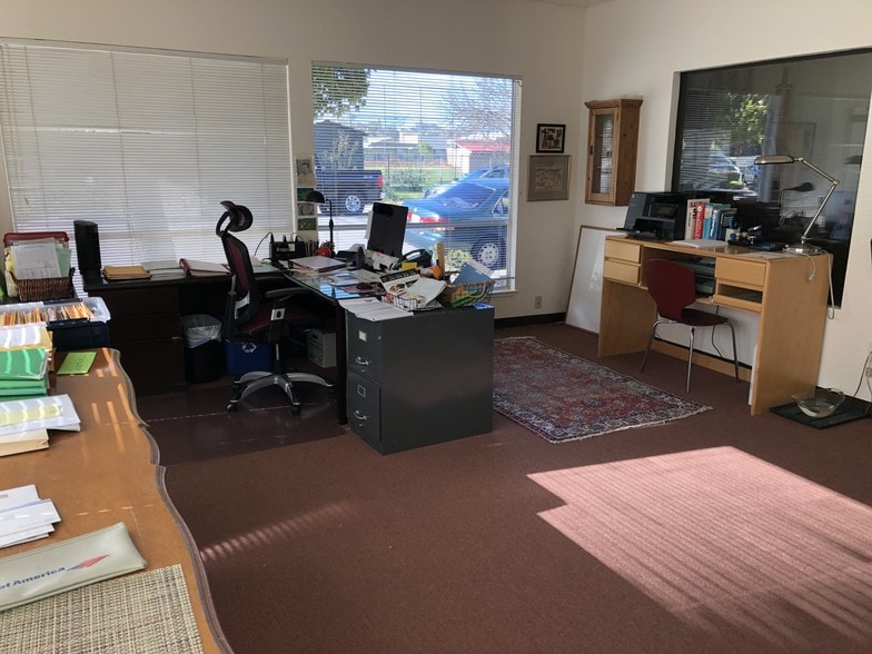 More Photos Of 145 Jordan St, San Rafael Service For Lease