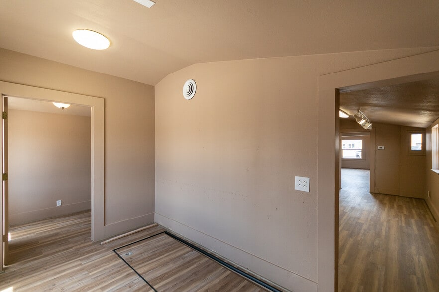 More Photos Of 310 E Oak St, Kingman Office For Sale