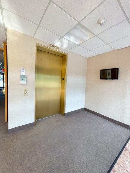 More Photos Of 500 Remington Rd, Schaumburg Office For Lease