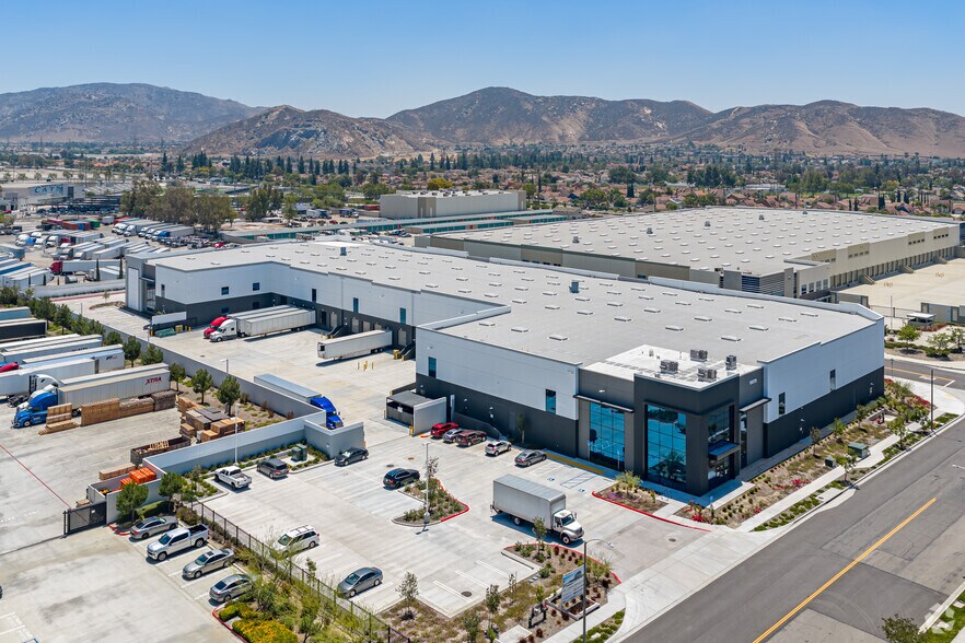 More Photos Of 11179 Banana Ave, Fontana Distribution For Lease