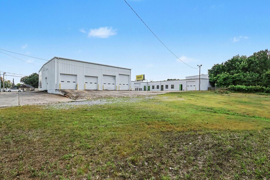 More Photos Of 1445 Cleveland Ave, East Point Showroom For Sale
