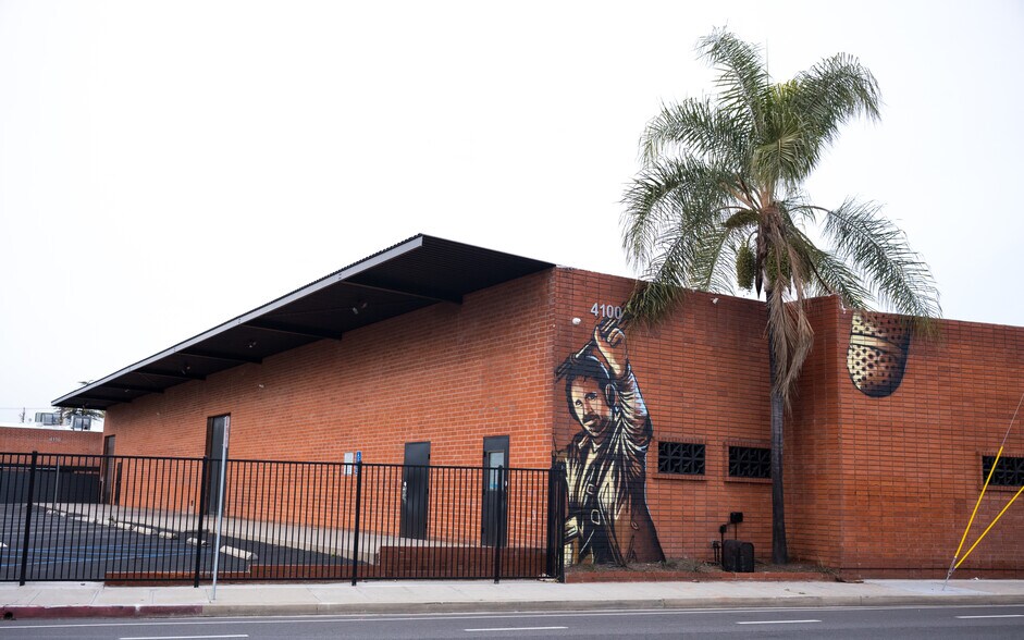 More Photos Of 4406-4408 Vanowen St, Burbank Warehouse For Lease