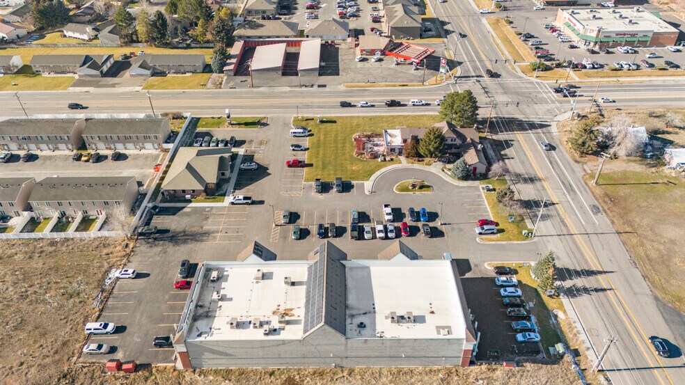 More Photos Of 3544 E 17th St, Ammon General Retail For Lease