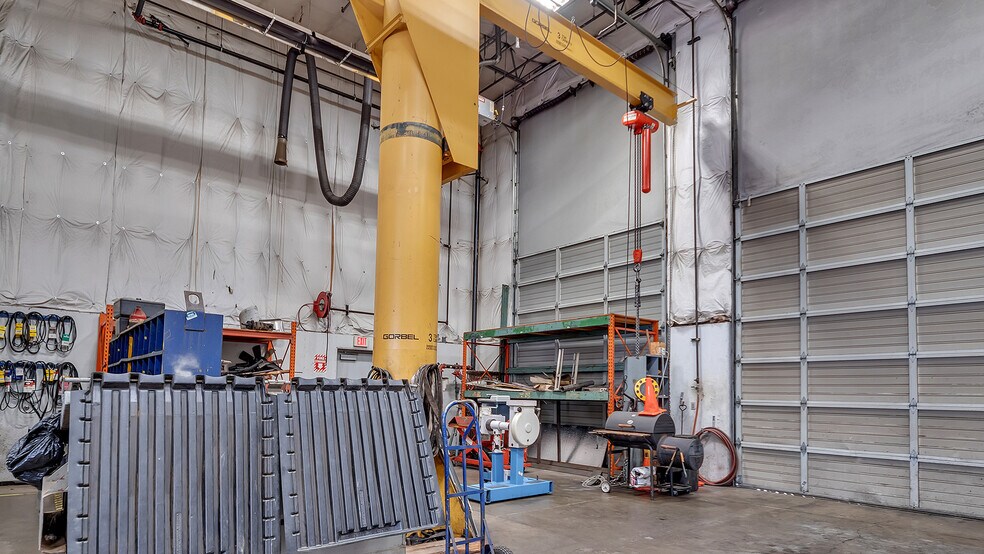 More Photos Of 7025 N Leadbetter Rd, Portland Service For Lease