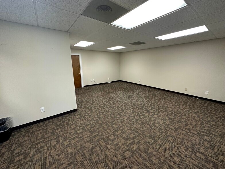 More Photos Of 1680 Broadway, Macon-Bibb Freestanding For Sale