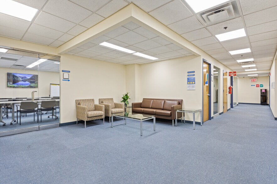 More Photos Of 6405 7th Ave, Brooklyn Office For Lease