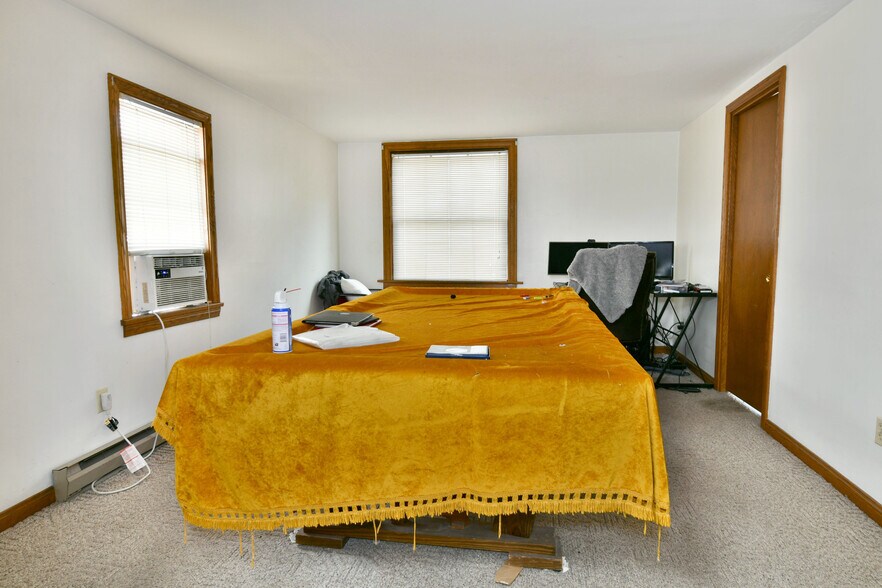 More Photos Of 12-14 N Main St, Hubbard Storefront Retail Residential For Sale