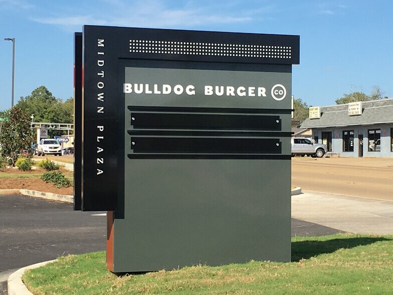 More Photos Of 311 S Gloster St, Tupelo Storefront Retail Office For Lease