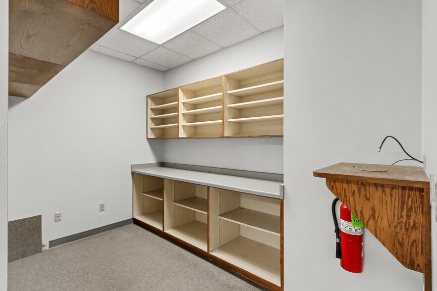 More Photos Of 115 E Conant St, Portage Office For Sale