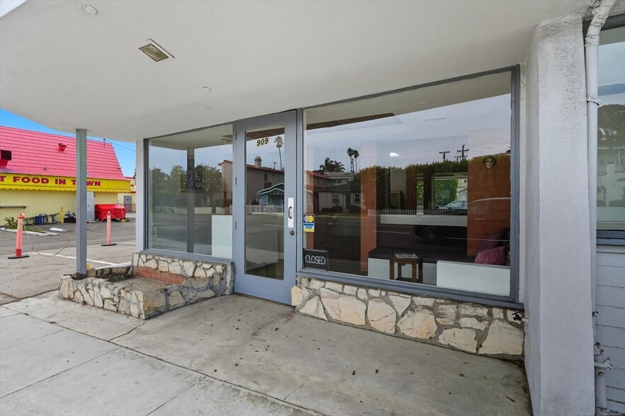 More Photos Of 901-909 S Pacific Coast Hwy, Redondo Beach Storefront For Sale