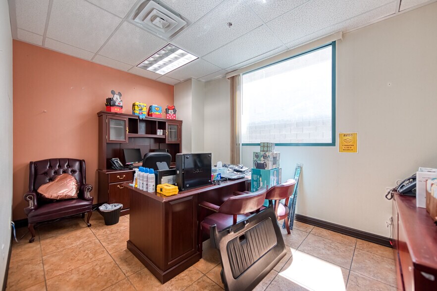 More Photos Of 3365 Pepper Ln, Las Vegas Research And Development For Sale