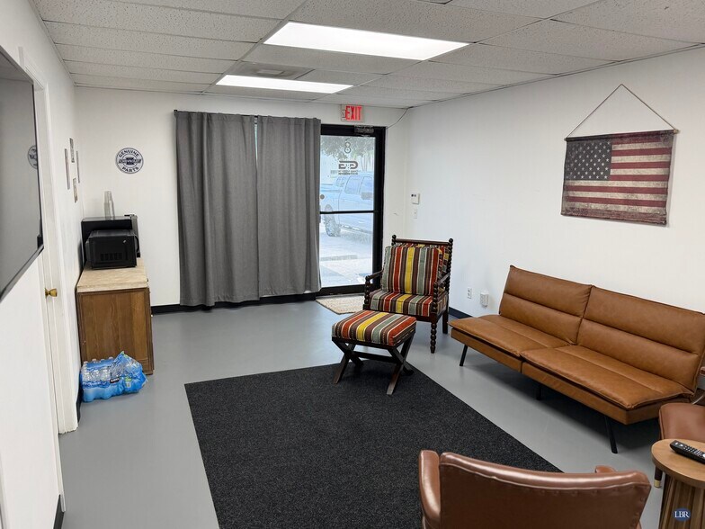 More Photos Of 550 Gus Hipp Blvd, Rockledge Showroom For Lease