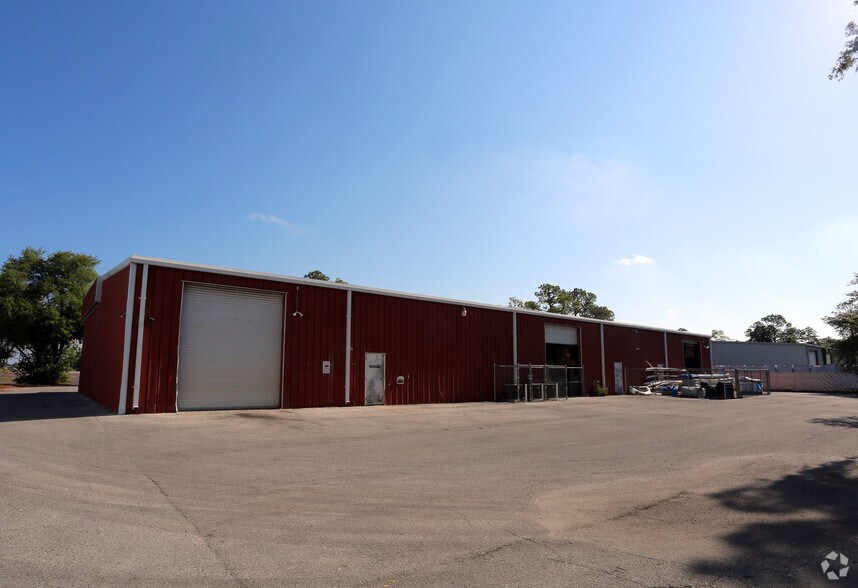 More Photos Of 16182-16190 Aviation Loop, Brooksville Distribution For Lease