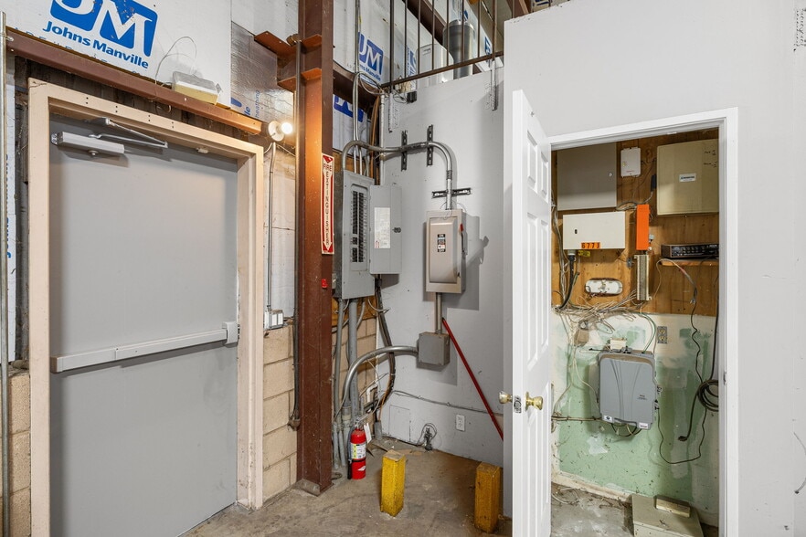 More Photos Of 13410 Waco St, Baldwin Park Manufacturing For Lease