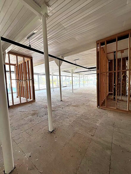 More Photos Of 115 E Main St, Smithtown Storefront For Lease