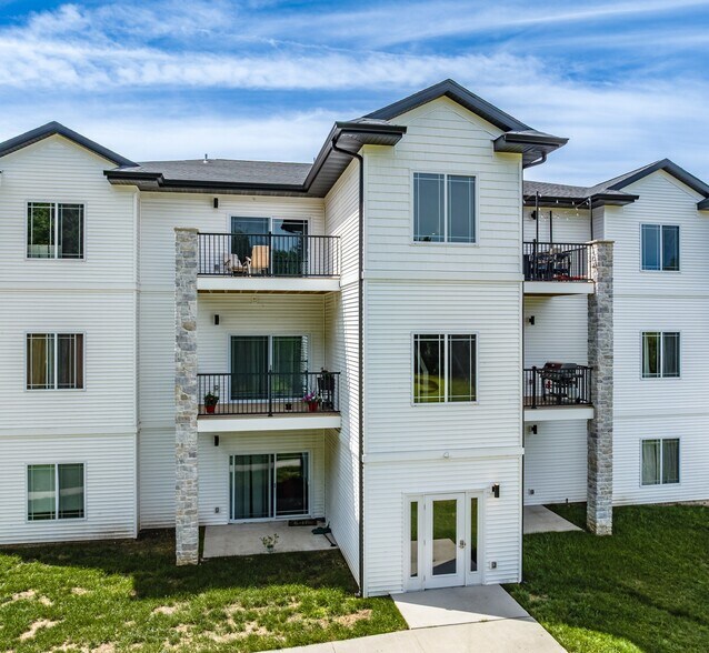 Primary Photo Of 605 E 1st St, Monticello Apartments For Sale