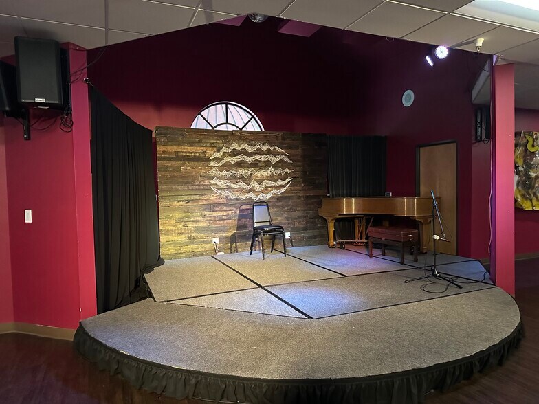 More Photos Of 1970 Lake Blvd, Davis Medical For Sale